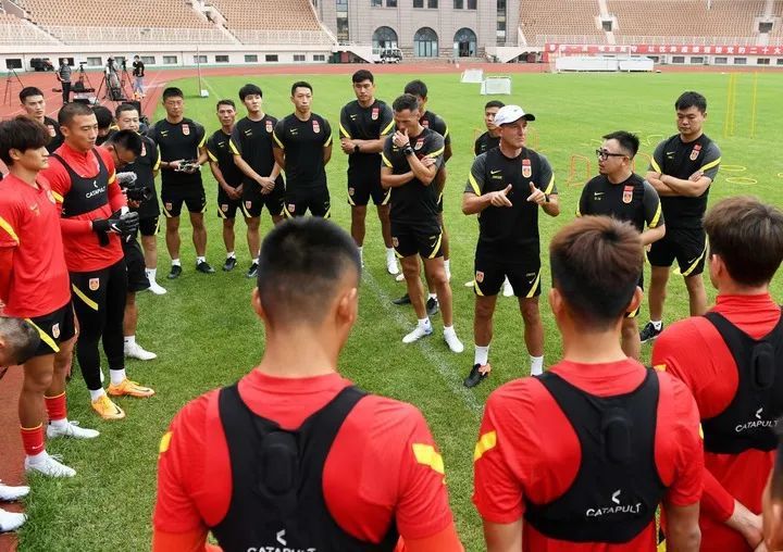 如果美国方面今晚遣送陈肇钟回港岛，那他明天下午差不多就能到了。